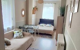 Night Host Trzebnicka 56 free parking